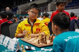 Le prodige vietnamien des échecs Lê Phan Hoàng Quân remporte une médaille d'argent aux Championnats du monde des échecs jeunes 2025. Photo : baovanhoa.vn