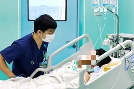 Traitement d’un patient atteint de méningite à méningocoque B. Photos : Government News