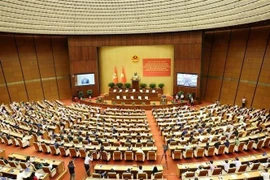 Conférence nationale pour diffuser et mettre en œuvre la résolution n° 66-NQ/TW du Politburo sur l’innovation dans l’élaboration et l’application des lois pour répondre aux exigences du développement national dans la nouvelle ère et la résolution n°68-NQ/TW sur le développement de l’économie privée, à Hanoi, le 18 mai. Photo : VNA