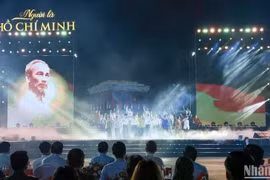 Une performance artistique lors du programme spécial intitulé « Il est Hô Chi Minh ». Photo : NDEL