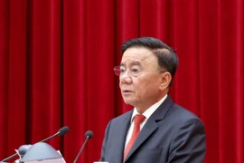 Le membre du Politburo et membre permanent du Secrétariat du Comité central du Parti, Trân Câm Tu, prend la parole lors de la conférence, à Hanoi, le 17 mars. Photo : VNA