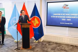 Le vice-ministre vietnamien des Affaires étrangères Dô Hung Viêt annonce la candidature du Vietnam à la réélection au CDH pour le mandat 2026-2028, à New York, le 12 décembre. Photo: VNA