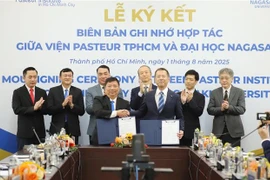 Lors de la cérémonie de signature du protocole d’accord entre l’Institut Pasteur de Hô Chi Minh-Ville et l’Université de Nagasaki au Japon, à Hô Chi Minh-Ville, le 1er août 2025. Photo : VNA