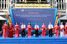 La cérémonie d'ouverture de l'exposition. Photos: CVN