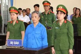 Thach Thi Hoa Ri écoute le verdict dans son procès. Photo: VNA