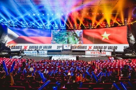 La finale de l’épreuve Arena of Valor entre les Philippines et le Vietnam aux 31es SEA Games se déroule dans une ambiance survoltée. Photo : Cellphones