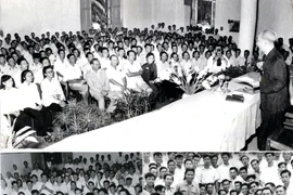 Le Président Hô Chi Minh avec les reporters au IIIe Congrès de l’Association des journalistes du Vietnam en 1962. Photo : MPV