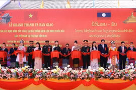 Présence des délégués vietnamiens et lao lors de l’inauguration du monument commémoratif de l’alliance de combat Laos-Vietnam. Photo : VNA