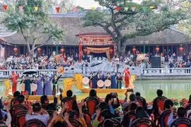 Inscrits en 2009 sur la Liste représentative du patrimoine culturel immatériel de l’humanité, les chants populaires quan ho (chants alternés) de Bac Ninh incarnent l’âme musicale du Nord. Photo : baoquocte.vn