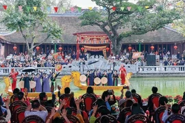 Inscrits en 2009 sur la Liste représentative du patrimoine culturel immatériel de l’humanité, les chants populaires quan ho (chants alternés) de Bac Ninh incarnent l’âme musicale du Nord. Photo : baoquocte.vn