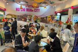 Les stands vietnamiens ont attiré l'attention de nombreux acheteurs et distributeurs lors du salon SIAL Interfood 2025 à Jakarta, en Indonésie. Photo : VNA