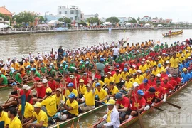 La traditionnelle course de ghe ngo sera le point d'orgue de la fête Ok Om Bok. Photo : NDEL