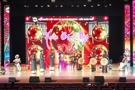 Une représentation de chants folkloriques Quan Ho dans le cadre de l’ événement, à Upha, en Russie. Photo: VNA