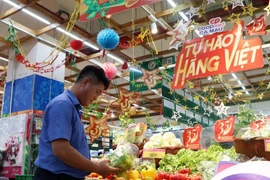 La directive demande de promouvoir le mouvement « Les Vietnamiens privilégient l’utilisation des produits vietnamiens ». Photo: VNA