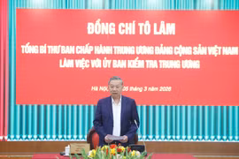 Le secrétaire général du Parti, Tô Lâm, s’adresse à la réunion avec la Commission d’inspection du Comité central du Parti, à Hanoi, le 5 mars. Photo : VNA