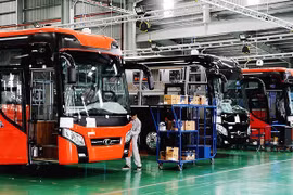 La chaîne d’assemblage de bus de la Société par actions du groupe Truong Hai (THACO). Photo : NDEL 