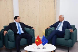 Le Premier ministre Pham Minh Chinh (à gauche) et le président du Conseil européen, Antonio Costa, à Nice, en France, le 9 juin. Photo : VNA