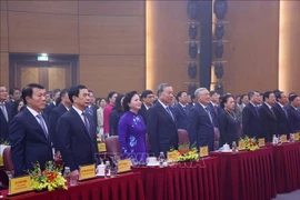 Le secrétaire général du Parti Tô Lâm (4e à partir de la gauche, premier rang) lors de la cérémonie, à Hanoi, le 27 août. Photo : VNA