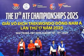 Luu Quyên Phuoc du Vietnam en première position de l'épreuve de poomsae libre simple hommes des 17es Championnats de taekwondo d'Asie du Sud-Est et des Championnats juniors, à Khanh Hoa, le 19 août. Photo: VNA