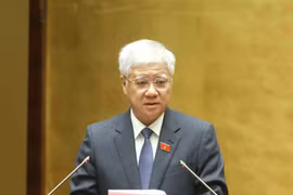 Le membre du Politburo, membre du Comité central du Parti et président du Comité central du Front de la Patrie du Vietnam, Dô Van Chiên, devant l’Assemblée nationale, le 20 octobre. Photo : VNA