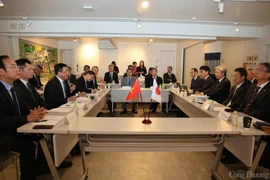 Lors d'une séance de travail entre le ministre vietnamien de l’Industrie et du Commerce, Nguyên Hông Diên, et des entreprises et universités japonaises. Photo: congthuong.vn.