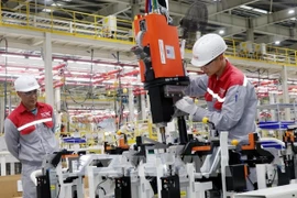 Une chaîne de production de l'usine automobile Thành Công Viêt Hung. Photo : VNA