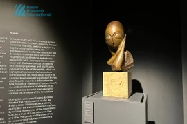 Bouleversant la conception d’un art dominé par le «beau idéal», Constantin Brancusi a introduit l’abstraction en sculpture afin de parvenir à la forme pure et parfaite, empreinte d’une mystérieuse poésie. Photo: Radio România Internațional