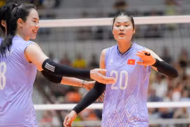 Le Vietnam se qualifie pour les demi-finales de la Coupe des Nations de l'AVC après sa victoire convaincante 3-0 contre l'Inde, à Hanoi, le 11 juin. Photo : VTC