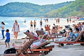 Touristes internationaux sur l'île de Phu Quôc. Photo: vietnamnet.vn