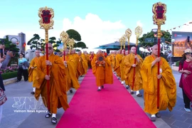 Dans le cadre des célébrations du Vesak 2025, le 8 mai, après la procession solennelle de la relique du Bouddha Shakyamuni - trésor national de l’Inde - vers le mont Bà Đen (Dame Noire), 108 jeunes arbres de la Bodhi, apportés d’Inde par des délégations bouddhistes de plus de 80 pays et territoires, ont été plantés dans le “Monde de la Bodhi”, au sommet de ce site emblématique de Tây Ninh (Sud). Photo: VNA