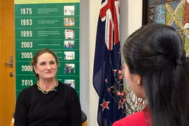 L’ambassadrice de Nouvelle-Zélande au Vietnam, Caroline Rachel Beresford, s’adresse à la presse à l’approche du Nouvel An lunaire 2026. Photo : Ambassade de Nouvelle-Zélande au Vietnam