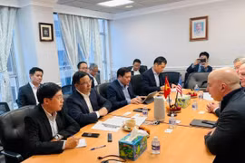 Le ministre par intérim Lê Manh Hung reçoit Roger Romulus Martella, PDG de GE Vernova. Photo : ministère de l'Industrie et du Commerce