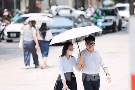 Les météorogues avertissent que la vague de chaleur s’intensifiera jusqu’à la mi-avril. Photo: VNA