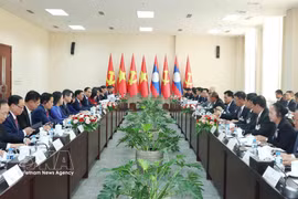 Vue de l’entretien entre Trân Câm Tu et Vilay Lakhamphong, à Vientiane, le 9 avril. Photo : VNA