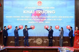 Le vice-président de l’Assemblée nationale, Vu Hông Thanh, lors du lancement du site web officiel (baucu.dienbien.gov.vn) fournissant des informations complètes et actualisées sur la préparation des élections. Photo : VNA