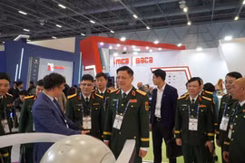 La délégation du ministère vietnamien de la Défense au Salon international de la défense et de l’aérospatiale SAHA 2026 à Istanbul. Photo: qdnd.vn