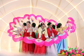 Représentation artistique à l’« Échange d’amitié 2025 », le 15 juin, à Hô Chi Minh-Ville. Photo : VNA