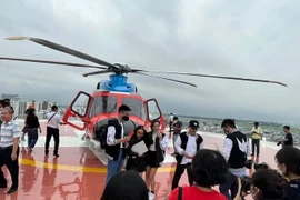Hô Chi Minh-Ville prévoit de relancer des visites en hélicoptère à partir de mars, avec des prix débutant à 3 millions de dôngs. Photo : cafef.vn