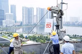 La stratégie de développement de la 5G du Vietnam s’est traduite par des politiques nationales en matière de technologies et d’infrastructures numériques, avec pour objectif un débit internet moyen de 100 Mbit/s d’ici 2025 et une couverture 5G nationale complète d’ici 2030.