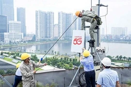 La stratégie de développement de la 5G du Vietnam s’est traduite par des politiques nationales en matière de technologies et d’infrastructures numériques, avec pour objectif un débit internet moyen de 100 Mbit/s d’ici 2025 et une couverture 5G nationale complète d’ici 2030.