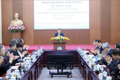 Phan Anh Son, président de l’Union des organisations d’amitié du Vietnam, prend la parole lors de l'événement. Photo: VNA