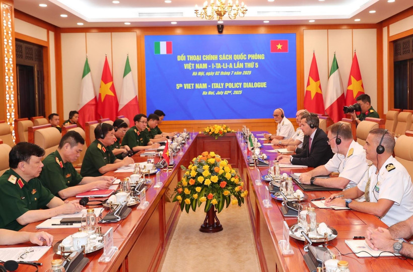 Panorama du 5ᵉ Dialogue sur la politique de défense entre le Vietnam et l'Italie. Photo: VNA