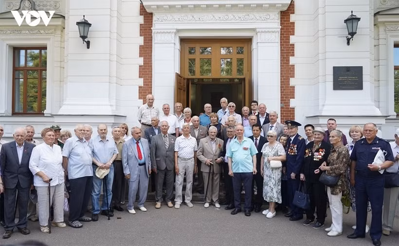 D'anciens experts militaires russes participent à la 53e rencontre. Photo: VOV