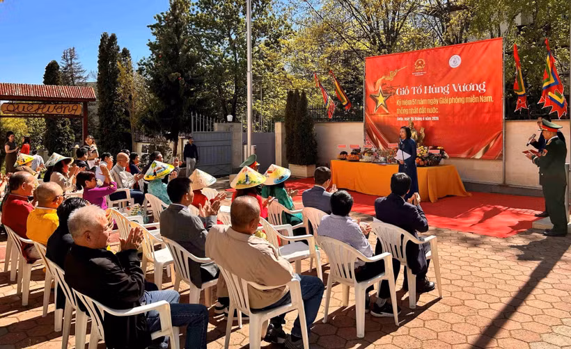 L'ambassadrice du Vietnam en Bulgarie, Nguyen Thi Minh Nguyet, s'exprime lors de cet événement. Photo: VNA