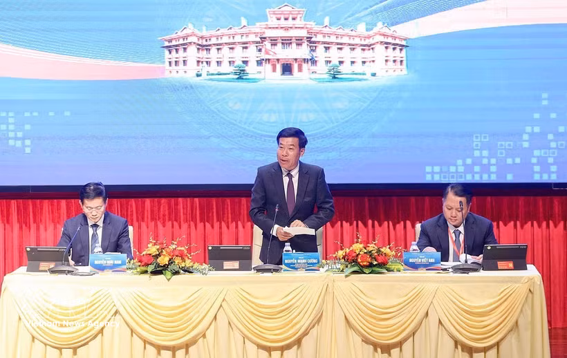 Le vice-ministre des Affaires étrangères Nguyen Manh Cuong s'exprime à la 33e Conférence diplomatique. Photo: VNA
