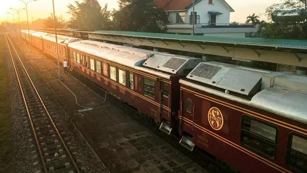 Le nouveau service de croisière ferroviaire de luxe reliant Hanoï à Hô Chi Minh-Ville mise autant sur le voyage lent et l’expérience immersive que sur le trajet lui-même. Photo: SJourney