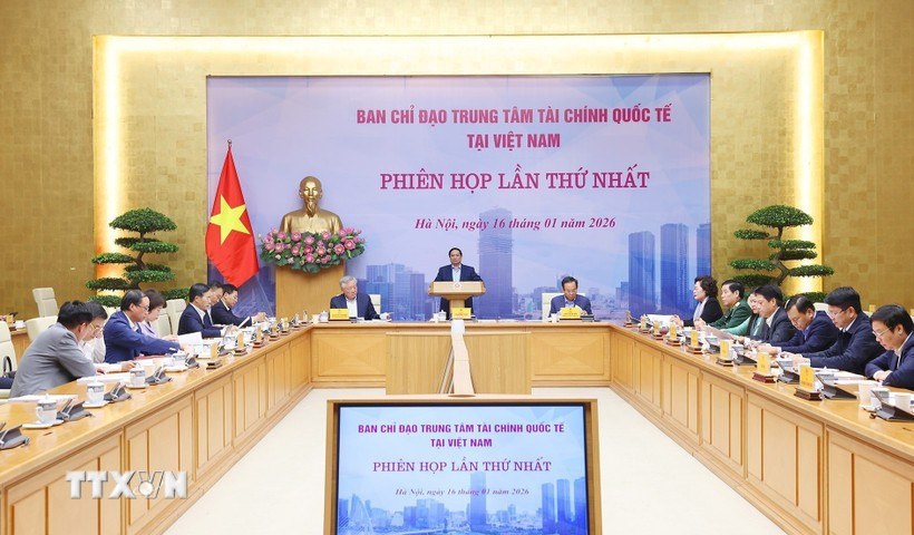 Le Premier ministre Pham Minh Chinh préside la première réunion du Comité de pilotage du Centre financier international au Vietnam. Photo: VNA