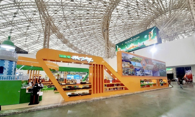 Le pavillon de Hai Phong à la Foire d’Automne 2025. Photo: VNA