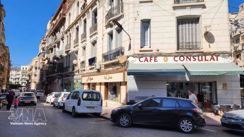 Rue Hô Chi Minh à Oran, en Algérie. Photo : VNA