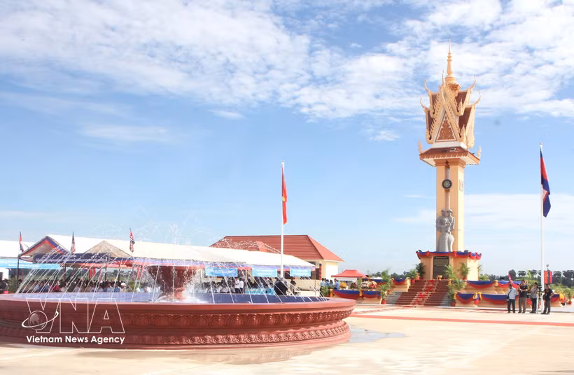 Inauguration du Monument de l'amitié Cambodge-Vietnam dans la province de Pursat